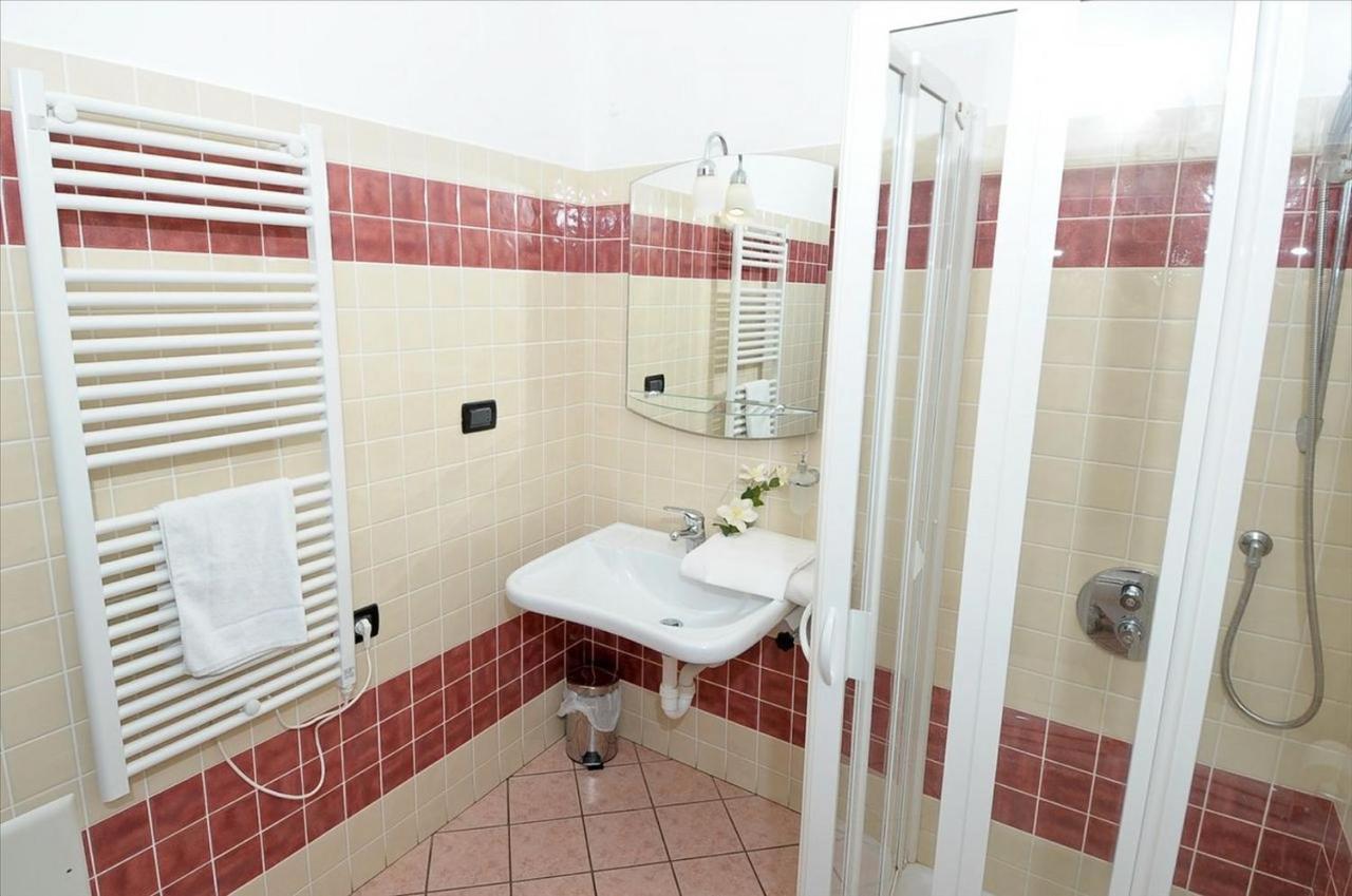 Hotel Chopin Генуа Екстериор снимка