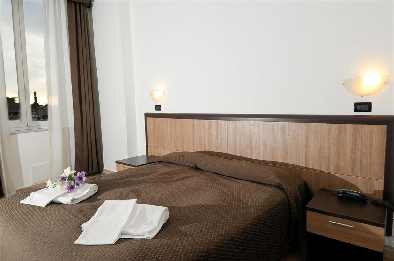 Hotel Chopin Генуа Екстериор снимка