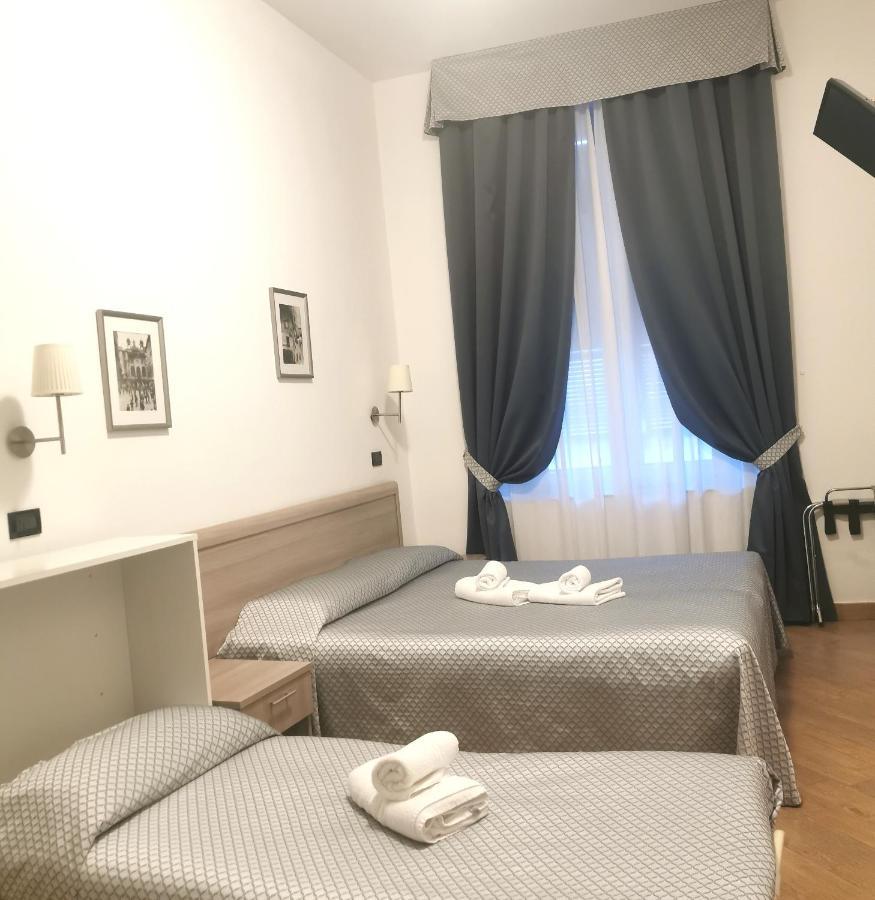 Hotel Chopin Генуа Екстериор снимка
