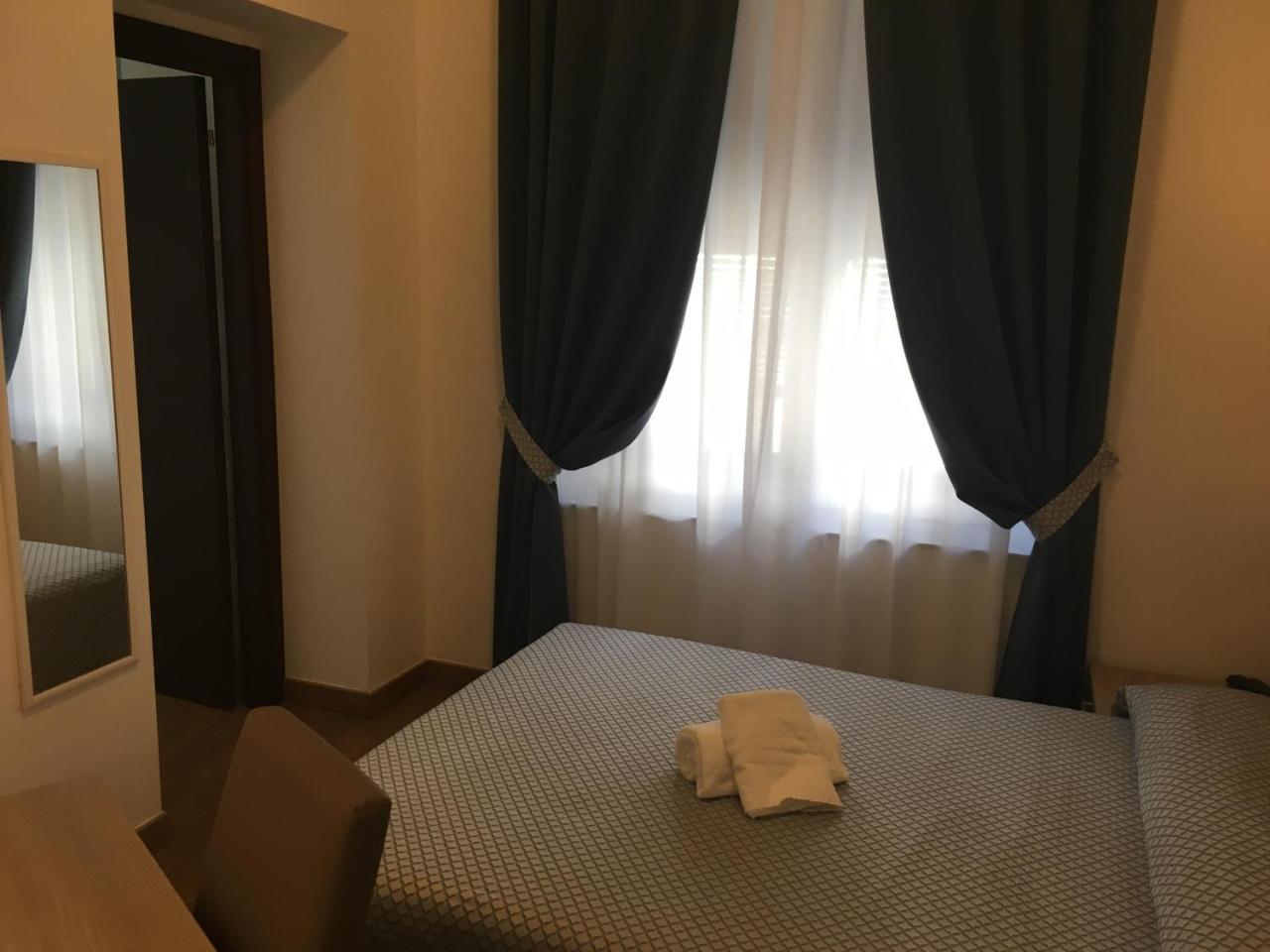 Hotel Chopin Генуа Екстериор снимка