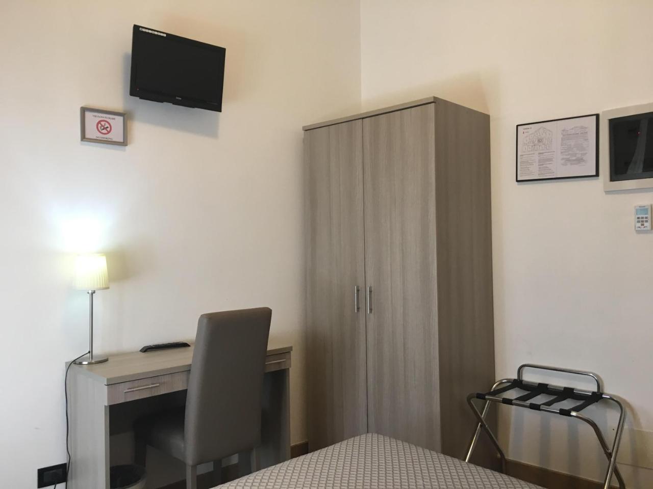 Hotel Chopin Генуа Екстериор снимка